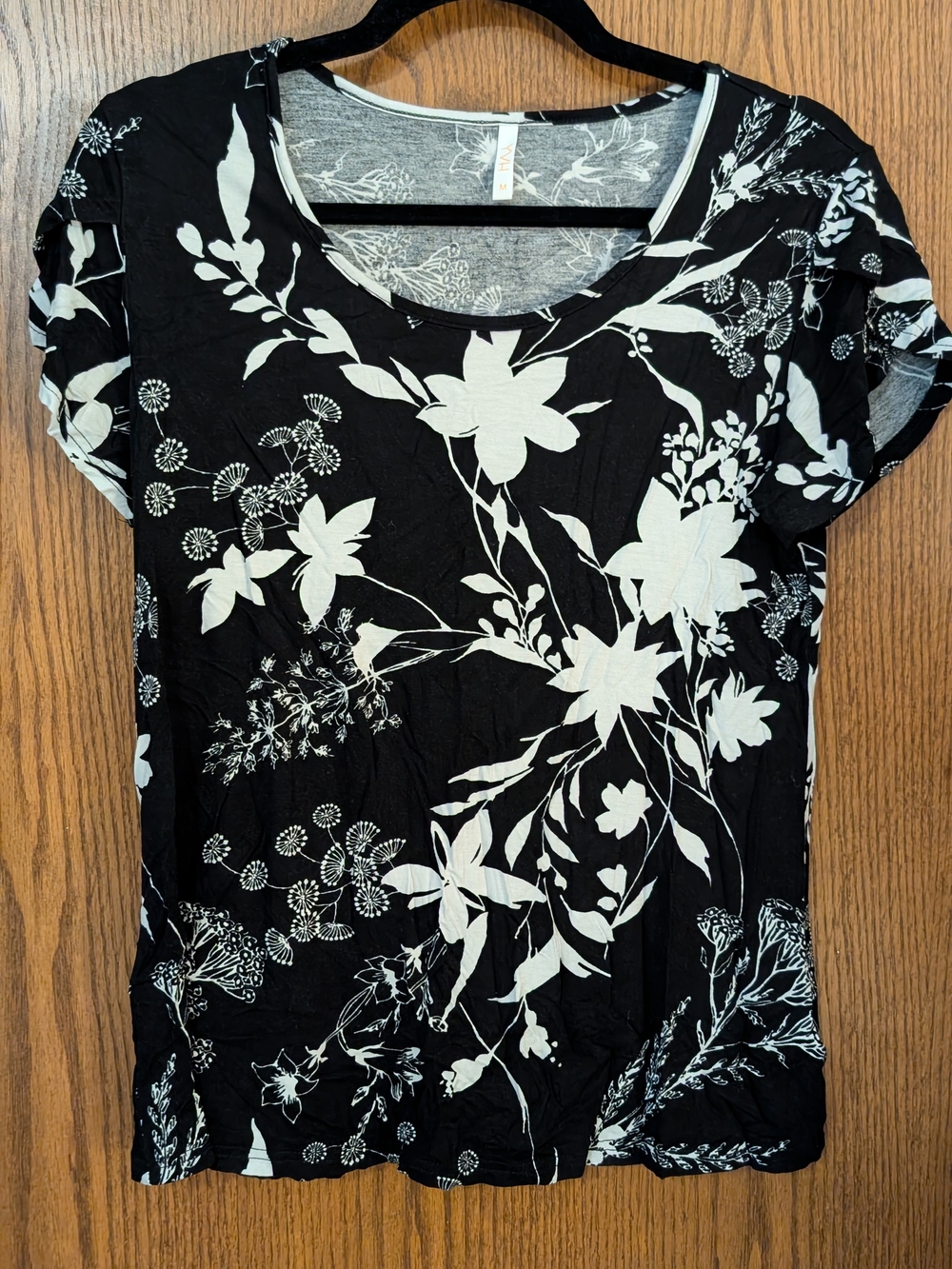 Black & White Floral Scoop Neck Short Sleeve Top (M)